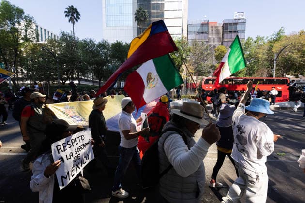 January 10, 2026, Mexico City, Mexico: Hundreds of people joined the March against Imperialism, from the Angel of Independence to Plaza Palestina Libre, following the capture of NICOLAS MADURO and his wife, CILIA FLORES, by US forces. Demonstrators expressed solidarity with the Venezuelan people. Mexico City Mexico - ZUMAl178 20260110_znp_l178_007 Copyright: xCristianxLeyvax