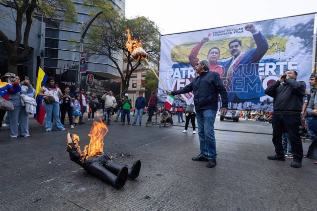 January 10, 2026, Mexico City, Mexico: Hundreds of people joined the March against Imperialism, from the Angel of Independence to Plaza Palestina Libre, following the capture of NICOLAS MADURO and his wife, CILIA FLORES, by US forces. Demonstrators expressed solidarity with the Venezuelan people. Mexico City Mexico - ZUMAl178 20260110_znp_l178_052 Copyright: xCristianxLeyvax