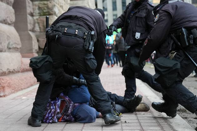 11 arrested at anti-immigration rally and counter-demonstration in Toronto TORONTO, CANADA - JANUARY 10 : Police detain a protestor as anti-immigration protestors and counter-demonstrators march in downtown Toronto, Ontario on January 10, 2026. Canada First protestors and counter demonstrators gathered at Nathan Phillips Square and marched in downtown Toronto. Clashes broke out between police and protesters, eleven protesters arrested. Mert Alper Dervis Anadolu Ontario Canada. Editorial use only. Please get in touch for any other usage.  Copyright: x2026xAnadoluxMertxAlperxDervisx