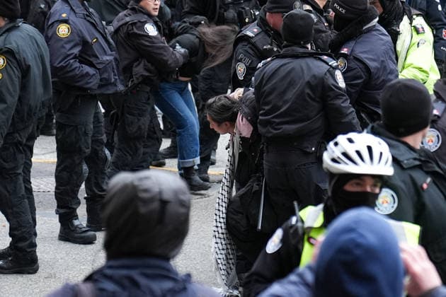 11 arrested at anti-immigration rally and counter-demonstration in Toronto TORONTO, CANADA - JANUARY 10 : Police detain protestors as opposition group and anti-immigration protestors march in downtown Toronto, Ontario on January 10, 2026. Canada First protestors and counter demonstrators gathered at Nathan Phillips Square and marched in downtown Toronto. Clashes broke out between police and protesters, eleven protesters arrested. Mert Alper Dervis Anadolu Ontario Canada. Editorial use only. Please get in touch for any other usage.  Copyright: x2026xAnadoluxMertxAlperxDervisx