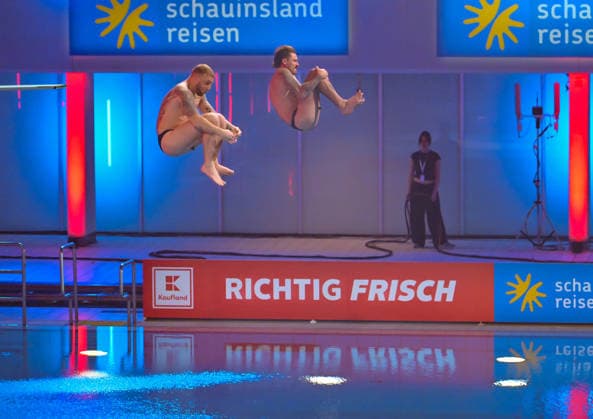 10.01.2026, xlakx, Entertainment, TV Total Turmspringen v.l.Filip Pavlovic Dschungelkoenig, Marco Cerullo Reality-Star wagen sich bei der 15. Ausgabe des TV Total Turmspringen in Berlin von den Sprungbrettern der Schwimm- und Sprunghalle im Europasportpark (SSE) ein spektakulaeres Highlight der Show auf ProSieben. Berlin