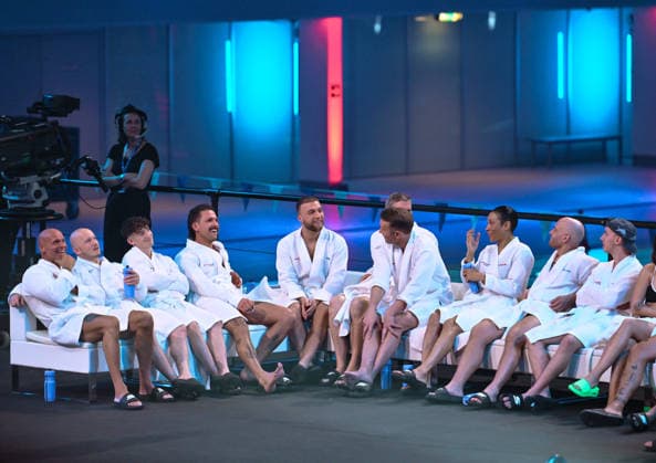 10.01.2026, xlakx, Entertainment, TV Total Turmspringen v.l. Thorsten Legat Ex-Fußballprofi, Fabian Hambuechen Olympiasieger, Marcel Nguyen Ex-Turner und Titelverteidiger, Marco Cerullo Reality-Star, Filip Pavlovic Dschungelkoenig, Peter Imhof Moderator, Annabelle Mandeng Schauspielerin, Flying Uwe Streamer, Let™s Hugo Streamer bei der 15. Ausgabe des TV Total Turmspringen in Berlin von den Sprungbrettern der Schwimm- und Sprunghalle im Europasportpark (SSE) ein spektakulaeres Highlight der Show auf ProSieben. Berlin
