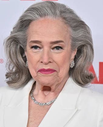 2026 Annual Movies for Grownups Awards with AARP Kathy Bates arriving to the 2026 Annual Movies for Grownups Awards with AARP held at the Beverly Wilshire, A Four Seasons Hotel on January 10, 2026 in Beverly Hills Ca. Beverly Hills Beverly Wilshire, A Four Seasons Hotel California USA Copyright: xStarbuck xAFF-USA.COMx