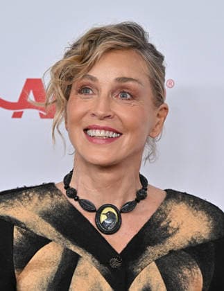 2026 Annual Movies for Grownups Awards with AARP Sharon Stone arriving to the 2026 Annual Movies for Grownups Awards with AARP held at the Beverly Wilshire, A Four Seasons Hotel on January 10, 2026 in Beverly Hills Ca. Beverly Hills Beverly Wilshire, A Four Seasons Hotel California USA Copyright: xStarbuck xAFF-USA.COMx