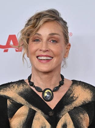 2026 Annual Movies for Grownups Awards with AARP Sharon Stone arriving to the 2026 Annual Movies for Grownups Awards with AARP held at the Beverly Wilshire, A Four Seasons Hotel on January 10, 2026 in Beverly Hills Ca. Beverly Hills Beverly Wilshire, A Four Seasons Hotel California USA Copyright: xStarbuck xAFF-USA.COMx