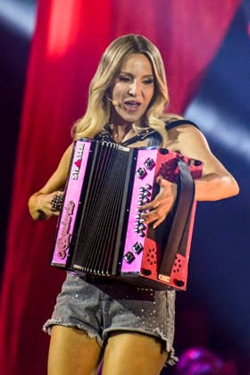abb: Melissa Naschenweng Saengerin auf der Buehne bei der ARD TV LIve Sendung bei den Schlagerchampions 2026 Das Grosse Fest der Besten auf der Buehne im Velodrom am 10.01.2026 in Berlin Berlin Germany