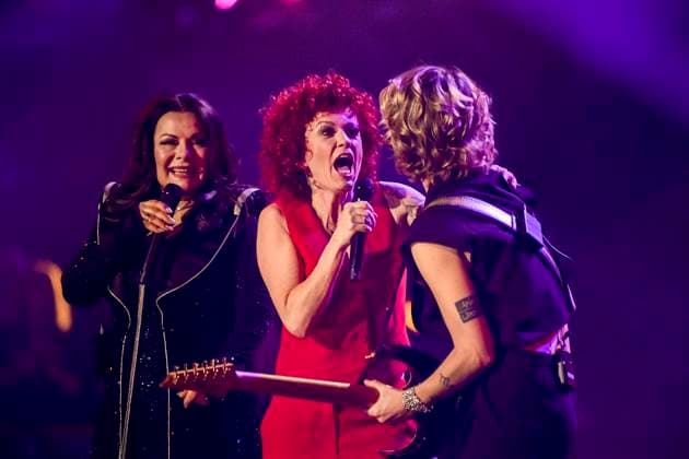 abb: Marianne Rosenberg Lucy Diakovska mit Freundin Gitarristin Yasi Hofer Saengerin auf der Buehne bei der ARD TV LIve Sendung bei den Schlagerchampions 2026 Das Grosse Fest der Besten auf der Buehne im Velodrom am 10.01.2026 in Berlin Berlin Germany *** abb Marianne Rosenberg Lucy Diakovska with friend guitarist Yasi Hofer singer on stage at the ARD TV LIve show at the Schlagerchampions 2026 Das Grosse Fest der Besten on stage at the Velodrom on 10 01 2026 in Berlin Berlin Germany