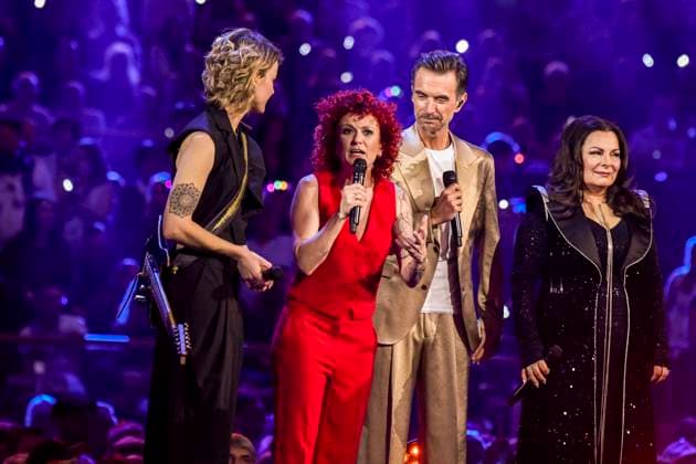 abb: Marianne Rosenberg Lucy Diakovska mit Freundin Gitarristin Yasi Hofer Saengerin Florian Silbereisen auf der Buehne bei der ARD TV LIve Sendung bei den Schlagerchampions 2026 Das Grosse Fest der Besten auf der Buehne im Velodrom am 10.01.2026 in Berlin Berlin Germany