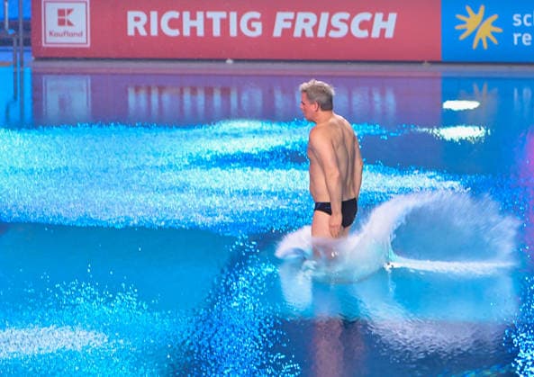 10.01.2026, xlakx, Entertainment, TV Total Turmspringen v.l. Steffen Groth Schauspieler wagt sich bei der 15. Ausgabe des TV Total Turmspringen in Berlin von den Sprungbrettern der Schwimm- und Sprunghalle im Europasportpark (SSE) ein spektakulaeres Highlight der Show auf ProSieben. Berlin