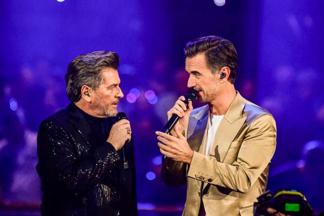 abb: Thomas Anders mit Florian Silbereisen Moderator uf der Buehne bei der ARD TV LIve Sendung bei den Schlagerchampions 2026 Das Grosse Fest der Besten auf der Buehne im Velodrom am 10.01.2026 in Berlin Berlin Germany