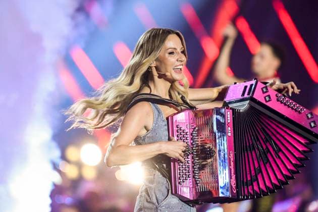 abb: Melissa Naschenweng Saengerin Musikerin mit Akkordeon auf der Buehne bei der ARD TV LIve Sendung bei den Schlagerchampions 2026 Das Grosse Fest der Besten auf der Buehne im Velodrom am 10.01.2026 in Berlin Berlin Germany