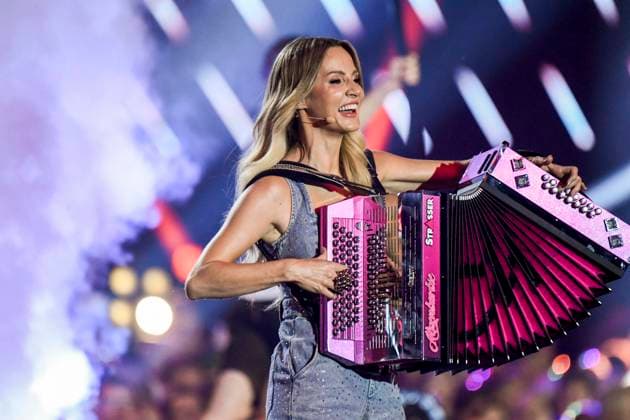 abb: Melissa Naschenweng Saengerin Musikerin mit Akkordeon auf der Buehne bei der ARD TV LIve Sendung bei den Schlagerchampions 2026 Das Grosse Fest der Besten auf der Buehne im Velodrom am 10.01.2026 in Berlin Berlin Germany