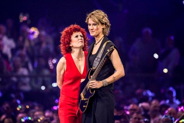 abb: Lucy Diakovska und Freundin Gitarristin Yasi Hofer Saengerin auf der Buehne bei der ARD TV LIve Sendung bei den Schlagerchampions 2026 Das Grosse Fest der Besten auf der Buehne im Velodrom am 10.01.2026 in Berlin Berlin Germany