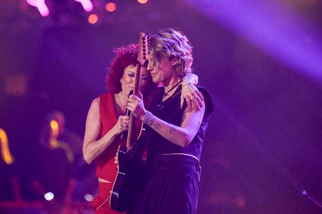 abb: Lucy Diakovska und Freundin Gitarristin Yasi Hofer Saengerin auf der Buehne bei der ARD TV LIve Sendung bei den Schlagerchampions 2026 Das Grosse Fest der Besten auf der Buehne im Velodrom am 10.01.2026 in Berlin Berlin Germany
