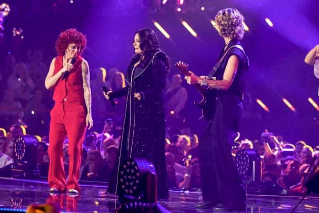 abb: Marianne Rosenberg Lucy Diakovska und Freundin Gitarristin Yasi Hofer Saengerin auf der Buehne bei der ARD TV LIve Sendung bei den Schlagerchampions 2026 Das Grosse Fest der Besten auf der Buehne im Velodrom am 10.01.2026 in Berlin Berlin Germany