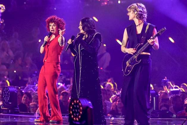 abb: Marianne Rosenberg Lucy Diakovska und Freundin Gitarristin Yasi Hofer Saengerin auf der Buehne bei der ARD TV LIve Sendung bei den Schlagerchampions 2026 Das Grosse Fest der Besten auf der Buehne im Velodrom am 10.01.2026 in Berlin Berlin Germany