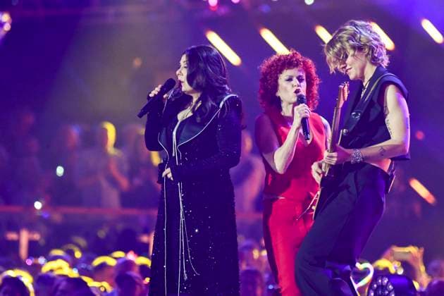 abb: Marianne Rosenberg Lucy Diakovska und Freundin Gitarristin Yasi Hofer Saengerin auf der Buehne bei der ARD TV LIve Sendung bei den Schlagerchampions 2026 Das Grosse Fest der Besten auf der Buehne im Velodrom am 10.01.2026 in Berlin Berlin Germany