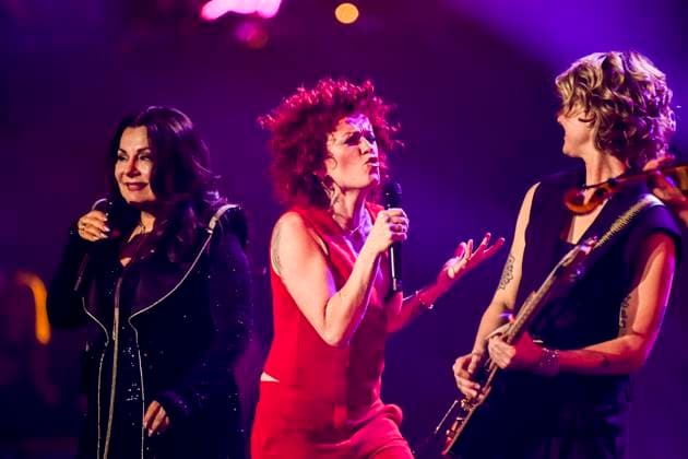 abb: Marianne Rosenberg Lucy Diakovska und Freundin Gitarristin Yasi Hofer Saengerin auf der Buehne bei der ARD TV LIve Sendung bei den Schlagerchampions 2026 Das Grosse Fest der Besten auf der Buehne im Velodrom am 10.01.2026 in Berlin Berlin Germany