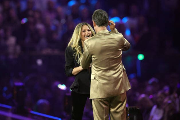 Schlagerchampions 2026 Das grosse Fest der Besten Moderator Florian Silbereisen in einem goldenen Anzug mit Helene Fischer. ARD ORF2-Musikshow Schlagerchampions - Das grosse Fest der Besten. Von Florian Silbereisen moderierte Live-Sendung vom 10. Januar 2026 aus dem Velodrom Berlin, Deutschland.