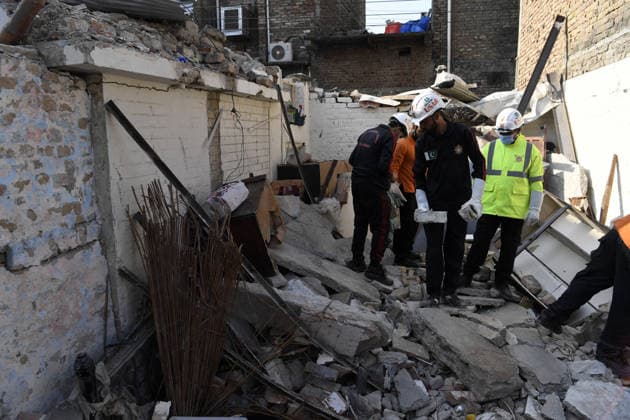 Gas cylinder explosion at Islamabad wedding kills eight, including bride and groom ISLAMABAD, PAKISTAN, JANUARY 11: Rescue workers are seen at the site of a powerful gas cylinder explosion at a wedding function in a neighborhood of Islamabad on January 11, 2026. The blast killed eight people, including the bride and groom and their grandparents, injured 12 others, and caused the collapse of adjoining houses. Muhammad Reza Anadolu Islamabad Pakistan. Editorial use only. Please get in touch for any other usage.  Copyright: x2026xAnadoluxMuhammadxRezax