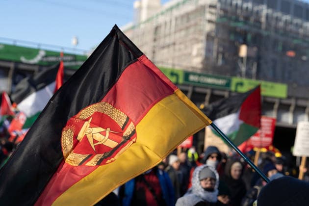 News Bilder des Tages Berlin, Luxemburg-Liebknecht- Demonstration Berlin, Luxemburg-Liebknecht- Demonstration, LL-Demo, Bündnis von linken Parteien, Organisationen und autonomen Gruppen, Frankfurter Tor Berlin Berlin GER *** Berlin, Luxemburg Liebknecht Demonstration Berlin, Luxemburg Liebknecht Demonstration, LL Demo, Alliance of left-wing parties, organizations and autonomous groups, Frankfurter Tor Berlin Berlin GER