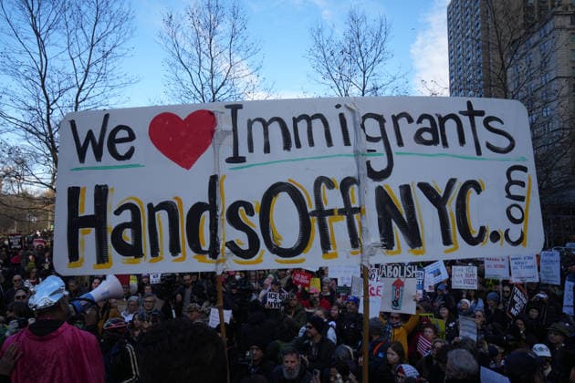 January 11, 2026, New York, New York, USA: People take part in a protest against ICE on 5th Avenue on January 11, 2026 in New York. New York USA - ZUMAb148 20260111_zap_b148_001 Copyright: xBryanxSmithx