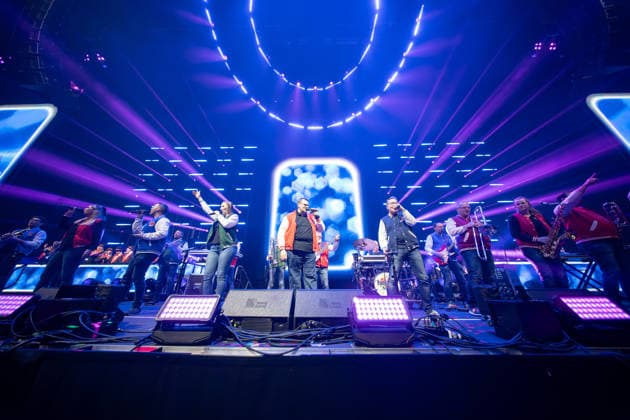 10.01.2026, xkkux, Düsseldorf, Karnevalsveranstaltung - Die Lachende, Der lachende Dome im PSD-Bank Dome. Im Bild die Musikgruppe Band Swinging Funfares NRW Deutschland
