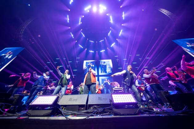 10.01.2026, xkkux, Düsseldorf, Karnevalsveranstaltung - Die Lachende, Der lachende Dome im PSD-Bank Dome. Im Bild die Musikgruppe Band Swinging Funfares NRW Deutschland