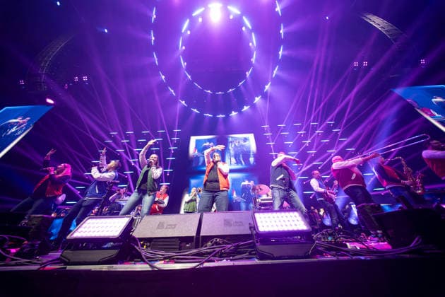 10.01.2026, xkkux, Düsseldorf, Karnevalsveranstaltung - Die Lachende, Der lachende Dome im PSD-Bank Dome. Im Bild die Musikgruppe Band Swinging Funfares NRW Deutschland