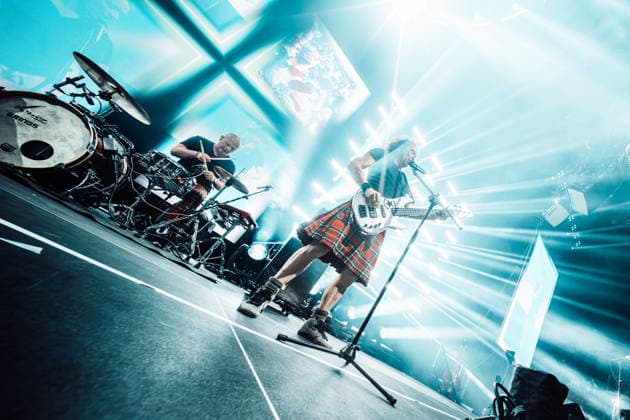 10.01.2026, xkkux, Düsseldorf, Karnevalsveranstaltung - Die Lachende, Der lachende Dome im PSD-Bank Dome. Im Bild die Band Brings NRW Deutschland