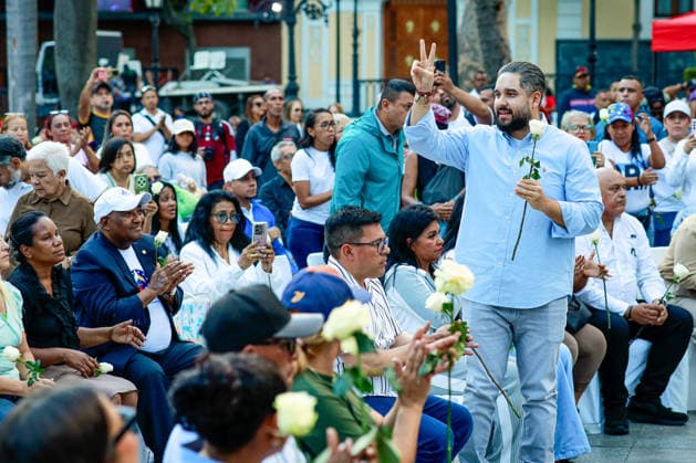 People gather in Caracas to pray for peace and release of President Nicolas Maduro CARACAS, VENEZUELA - JANUARY 11: Nicolas Maduro Guerra, son of Venezuelan President Nicolas Maduro, makes a victory sign as religious leaders and worshippers gather at Plaza Bolivar to pray for peace in Venezuela and for the release of President Nicolas Maduro and his wife, Cilia Flores, in Caracas, Venezuela on January 11, 2026. Ivan Mc Gregor Anadolu Caracas Venezuela. Editorial use only. Please get in touch for any other usage.  Copyright: x2026xAnadoluxIvanxMcxGregorx
