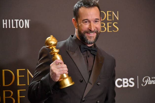 83rd Annual Golden Globe Awards - Press Room Noah Wyle poses in the press room with the Golden Globe for Best Actor in a Drama Series during the 83rd annual Golden Globe Awards at The Beverly Hilton on January 11, 2026 in Beverly Hills, California. Beverly Hills Beverly Hilton California USA Copyright: ximageSPACEx