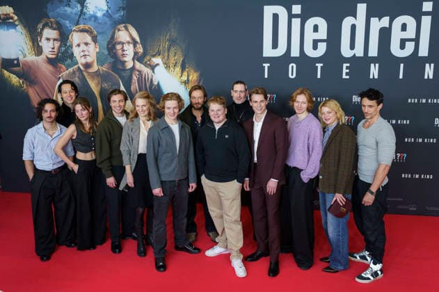 Andreas Pietschmann, Jannik Schümann, Levi Brandl, Julius Weckauf, Nevio Wendt und Tim Dünschede mit Cast und Team bei der Premiere des Kinofilms Die drei ??? - Toteninsel im Mathäser Filmpalast. München, 11.01.2026