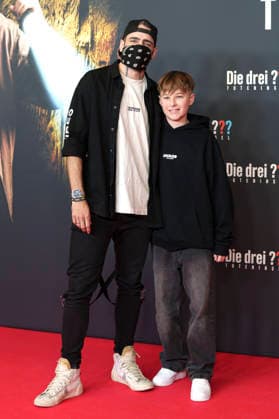 Daniel Pfauntsch mit Begleitung bei der Premiere des Kinofilms Die drei ??? - Toteninsel im Mathäser Filmpalast. München, 11.01.2026