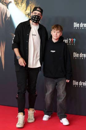 Daniel Pfauntsch mit Begleitung bei der Premiere des Kinofilms Die drei ??? - Toteninsel im Mathäser Filmpalast. München, 11.01.2026