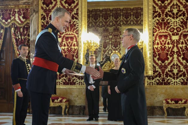 The King receives the Letters of Credence of the new ambassadors King Felipe VI i receives the Letters of Credence of the Ambassador of the Republic of Finland, Jari Petteri Luoto d , at the Royal Palace in Madrid, on January 12, 2026, in Madrid Spain The King receives today the Letters of Credence of the new ambassadors of Finland, El Salvador, India, United Arab Emirates, Lebanon, Ukraine and Hungary 12 JANUARY 2026 ROYAL HOUSE AMBASSADORS CREDENTIAL LETTERS Alejandro Martínez Vé Madrid Madrid Spain Copyright: xAlejandroxMartinezxVÃ lezx 7211914