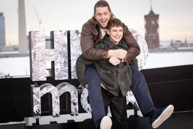 Photocall A KNIGHT OF THE SEVEN KINGDOMS Peter Claffey ( Dunk ) Shaun Thomas ( Raymun Fossoway ) Photocall A KNIGHT OF THE SEVEN KINGDOMS auf dem Dach des Humboldt Forums in Berlin Datum: 12.01.2026 Copyright: xEventpressxFuhrx