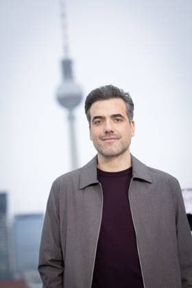 Photocall A KNIGHT OF THE SEVEN KINGDOMS Daniel Ings ( Ser Lyonel Baratheon ) Photocall A KNIGHT OF THE SEVEN KINGDOMS auf dem Dach des Humboldt Forums in Berlin Datum: 12.01.2026 Copyright: xEventpressxFuhrx