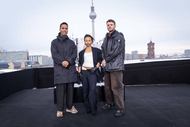 Photocall A KNIGHT OF THE SEVEN KINGDOMS Mickey Down (Co-Creator Writer Director Executive Producer) Konrad Kay (Co-Creator Writer Director Executive Producer) Myha™la (˜Harper Stern™) Photocall A KNIGHT OF THE SEVEN KINGDOMS auf dem Dach des Humboldt Forums in Berlin Datum: 12.01.2026 Copyright: xEventpressxFuhrx