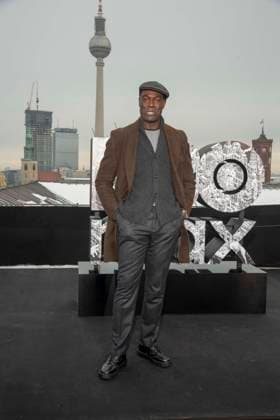 abb: Steve Toussaint beim Fotocalls zum Start von HBO Max A Knight of the Seven Kingdoms der US amerikanischen Fantasyserie mein munus Graden auf der winterlichen Dachterrasse des Humboldt- Forum Berlin am 12.01.2026 Berlin Deutschland