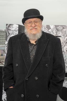 abb: George R. R. Martin beim Fotocalls zum Start von HBO Max A Knight of the Seven Kingdoms der US amerikanischen Fantasyserie mein munus Graden auf der winterlichen Dachterrasse des Humboldt- Forum Berlin am 12.01.2026 Berlin Deutschland