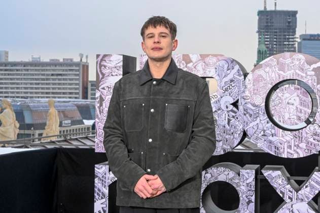 abb: Shaun Thomas beim Fotocalls zum Start von HBO Max A Knight of the Seven Kingdoms der US amerikanischen Fantasyserie mein munus Graden auf der winterlichen Dachterrasse des Humboldt- Forum Berlin am 12.01.2026 Berlin Deutschland