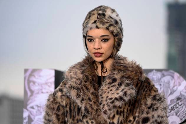abb: Tanzyn Crawford traegt Pelz Mantel und Kappe beim Fotocalls zum Start von HBO Max A Knight of the Seven Kingdoms der US amerikanischen Fantasyserie mein munus Graden auf der winterlichen Dachterrasse des Humboldt- Forum Berlin am 12.01.2026 Berlin Deutschland