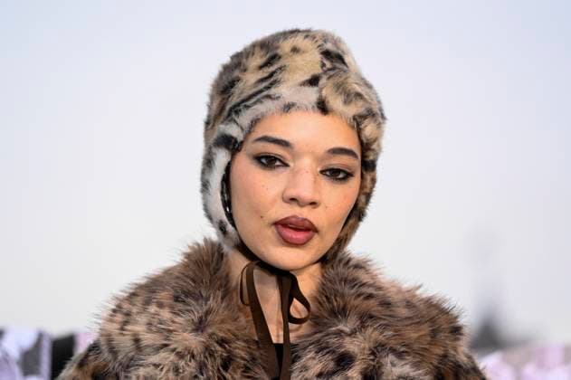 abb: Tanzyn Crawford traegt Pelz Mantel und Kappe beim Fotocalls zum Start von HBO Max A Knight of the Seven Kingdoms der US amerikanischen Fantasyserie mein munus Graden auf der winterlichen Dachterrasse des Humboldt- Forum Berlin am 12.01.2026 Berlin Deutschland