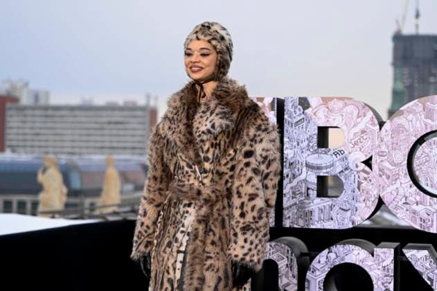 abb: Tanzyn Crawford traegt Pelz Mantel und Kappe beim Fotocalls zum Start von HBO Max A Knight of the Seven Kingdoms der US amerikanischen Fantasyserie mein munus Graden auf der winterlichen Dachterrasse des Humboldt- Forum Berlin am 12.01.2026 Berlin Deutschland