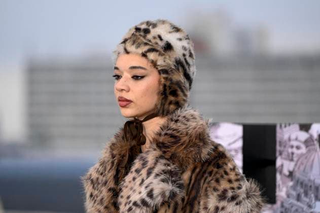 abb: Tanzyn Crawford traegt Pelz Mantel und Kappe beim Fotocalls zum Start von HBO Max A Knight of the Seven Kingdoms der US amerikanischen Fantasyserie mein munus Graden auf der winterlichen Dachterrasse des Humboldt- Forum Berlin am 12.01.2026 Berlin Deutschland