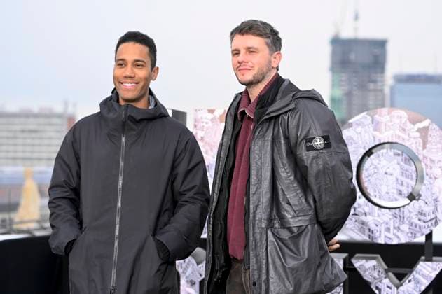 abb: Mickey Down und Konrad Kay beim Fotocalls zum Start von HBO Max A Knight of the Seven Kingdoms der US amerikanischen Fantasyserie mein munus Graden auf der winterlichen Dachterrasse des Humboldt- Forum Berlin am 12.01.2026 Berlin Deutschland