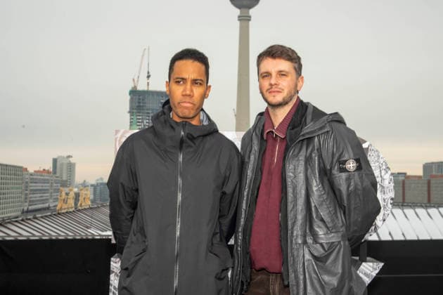 abb: Mickey Down und Konrad Kay beim Fotocalls zum Start von HBO Max A Knight of the Seven Kingdoms der US amerikanischen Fantasyserie mein munus Graden auf der winterlichen Dachterrasse des Humboldt- Forum Berlin am 12.01.2026 Berlin Deutschland