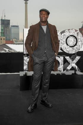 abb: Steve Toussaint beim Fotocalls zum Start von HBO Max A Knight of the Seven Kingdoms der US amerikanischen Fantasyserie mein munus Graden auf der winterlichen Dachterrasse des Humboldt- Forum Berlin am 12.01.2026 Berlin Deutschland