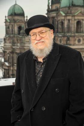 abb: George R. R. Martin beim Fotocalls zum Start von HBO Max A Knight of the Seven Kingdoms der US amerikanischen Fantasyserie mein munus Graden auf der winterlichen Dachterrasse des Humboldt- Forum Berlin am 12.01.2026 Berlin Deutschland